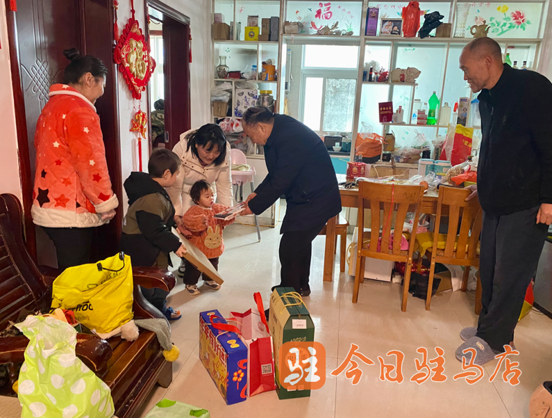 中国残联副主席张银良元宵节看望慰问困难残疾儿童家庭和托养残疾人