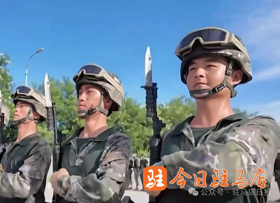 驻马店小伙儿高九七四次参加阅兵