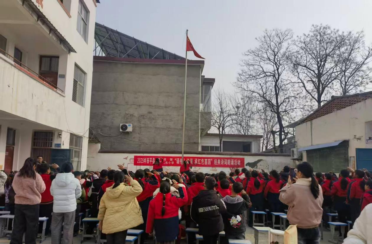 诵伟人诗词 承红色基因 西平县图书馆开展国家公祭日经典诗词朗诵活动