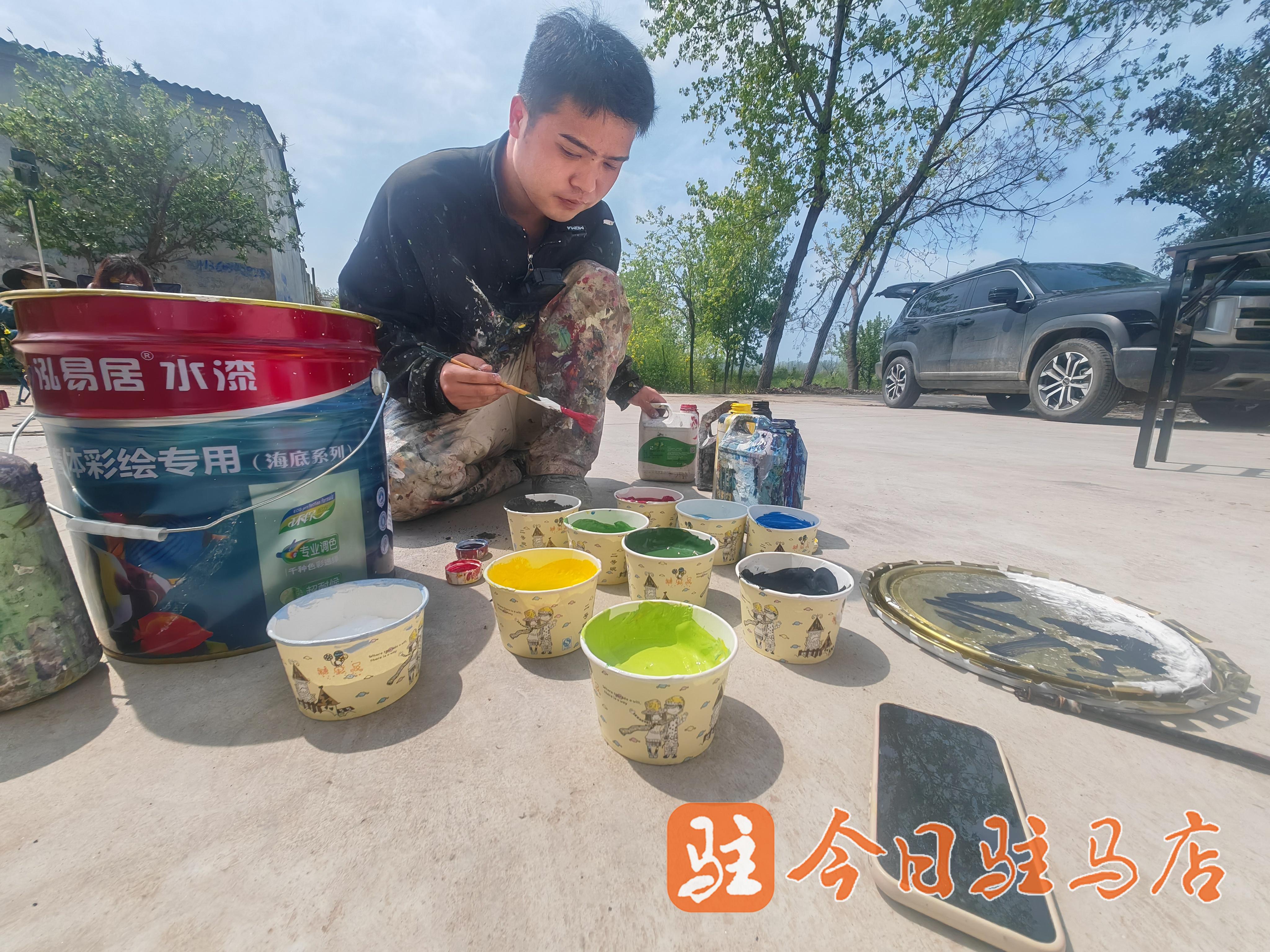 ​95后小伙李豪 让平凡墙面绽放艺术光彩