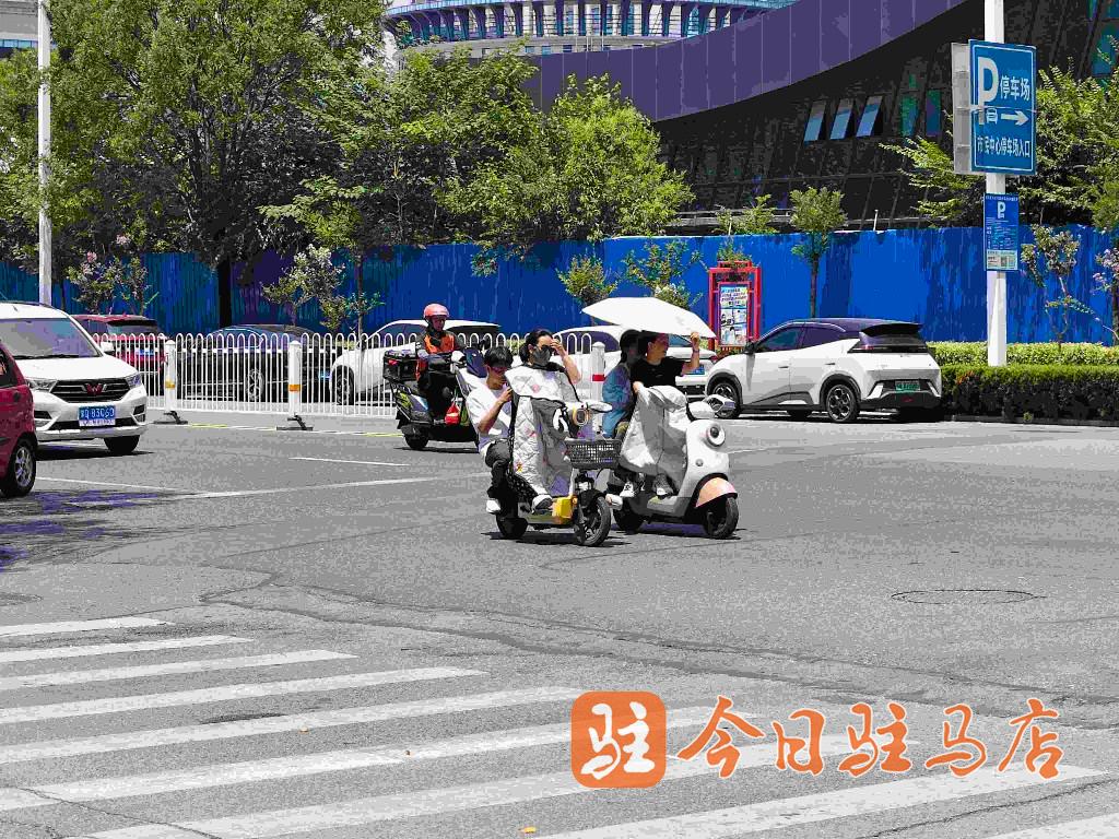 夏季骑行“全副武装”隐患不小交警:防晒别忘安全视野必须留足(图3)