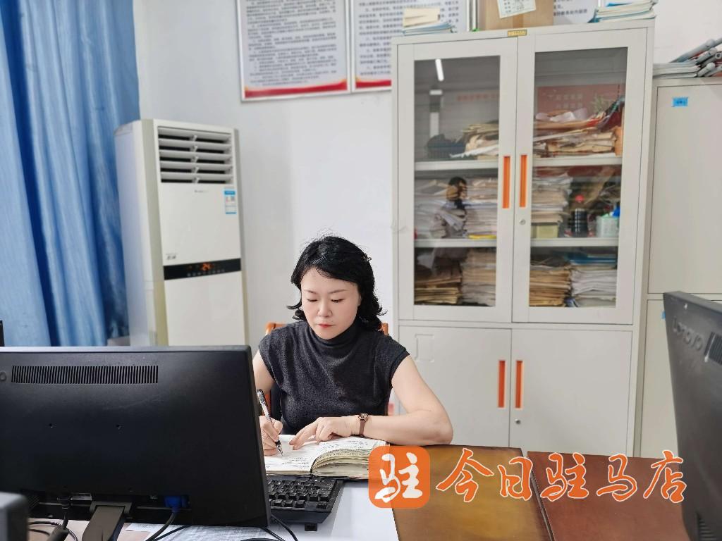 党代表在基层丨霍晶晶：三尺讲台传心声 履职育人担使命